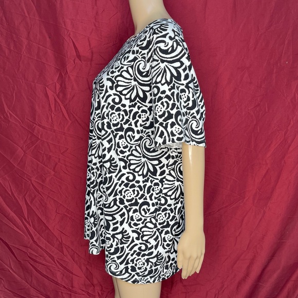 The Talbots Tee Black and White Twirling Floral Short Sleeve Top Plus 3X - Picture 3 of 5